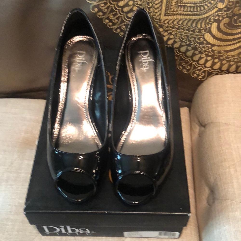 DIVA STYLE, size 8, black patent, peep toe pump! NEVER WORN👠